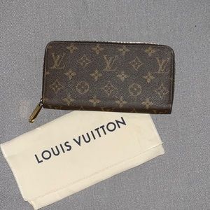 Louis Vuitton Zippy Monogram Wallet - 12 card - 2020 (Like new condition)